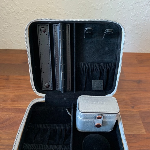 Pandora Accessories - Beautiful silver Pandora case